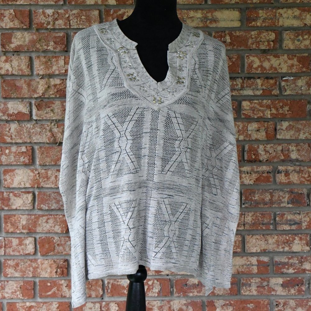 WHITE House Black Market Top